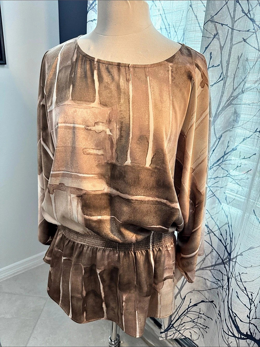 Chico's Abstract Long Sleeve Blouse in Brown & Beige Size 2 Like New